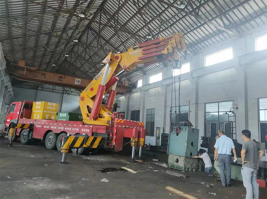 隨車吊蘇州折臂吊出租，折臂隨車吊出租